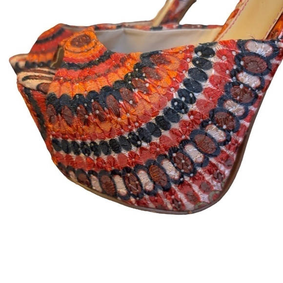 Betsey Johnson Bandit Swirl Multi-Color Platform 6” Stiletto Peep Toe Heels Sz 6 - Picture 2 of 11